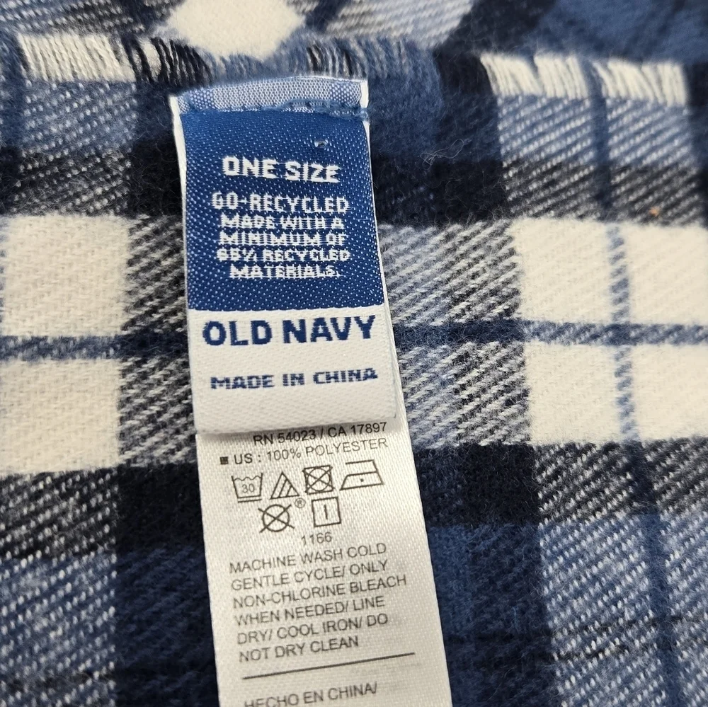 OLD NAVY BLUE & WHITE PLAID LONG SCARF FRINGE ENDS UNISEX OS FALL WARM COZY